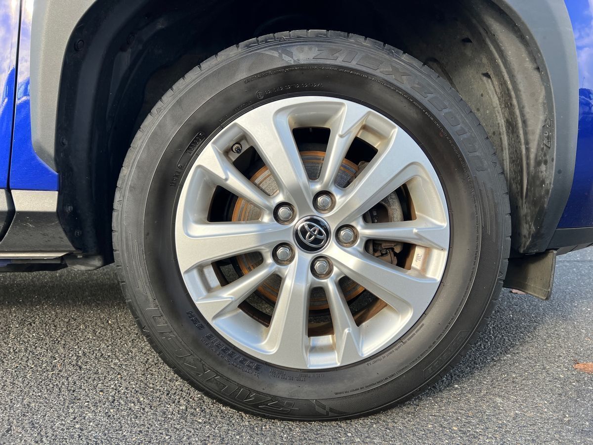 Blå Toyota Yaris Cross fra 2023