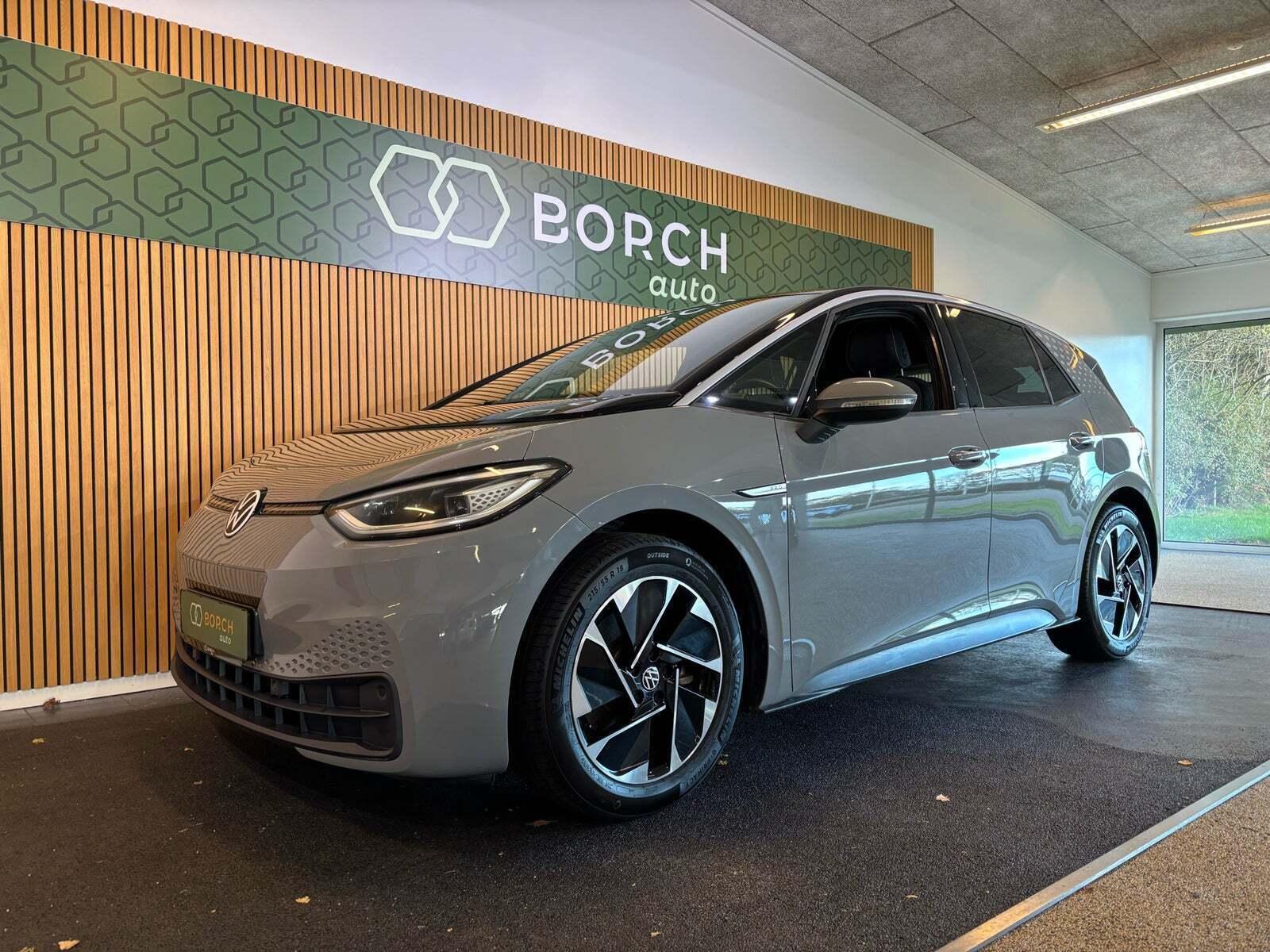 Grå VW ID.3 fra 2021 set udefra