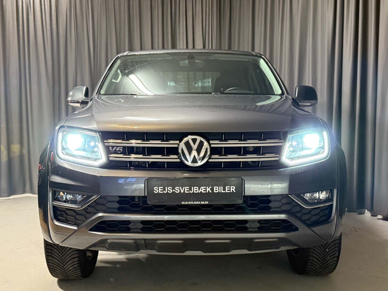 Grå VW Amarok fra 2017 set udefra