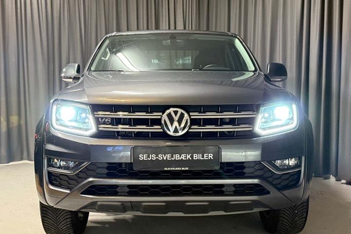 Grå VW Amarok fra 2017 set udefra