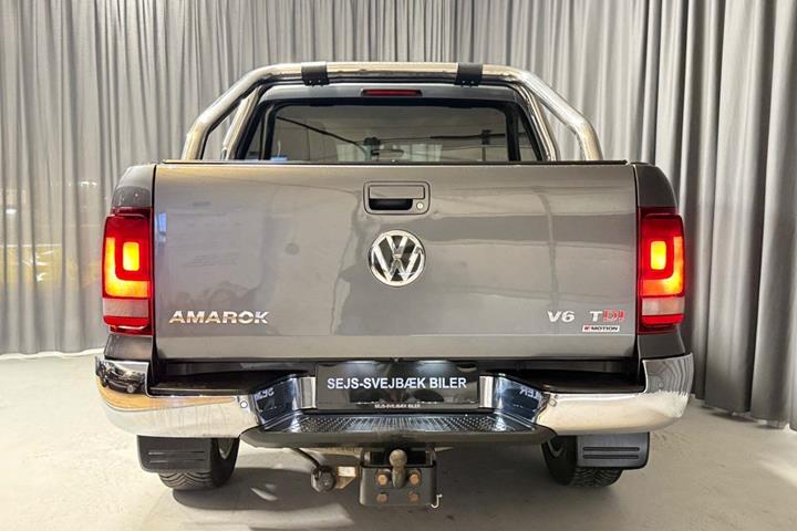 Grå VW Amarok fra 2017 set udefra