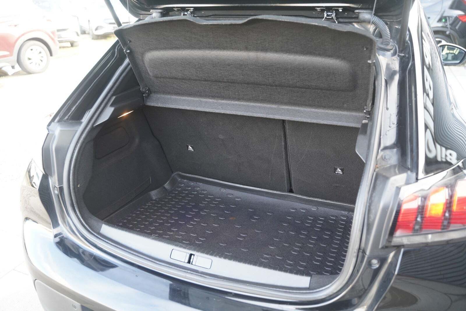 Sort Peugeot 208 fra 2021