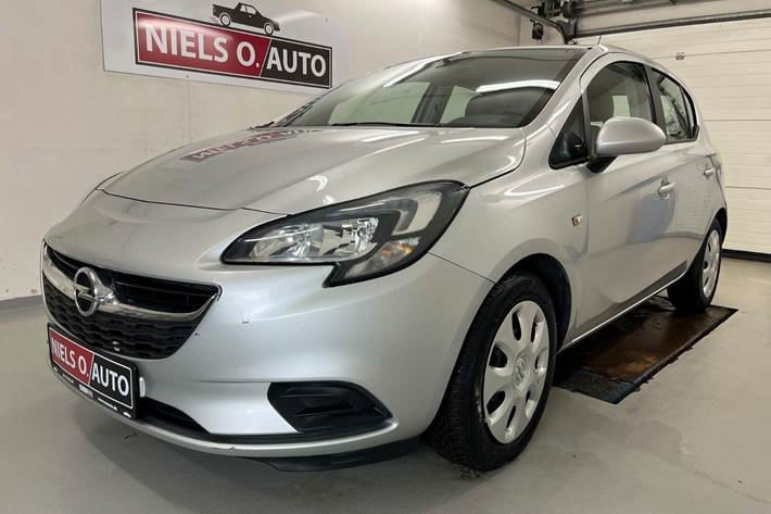 Sølv Opel Corsa fra 2016 set udefra