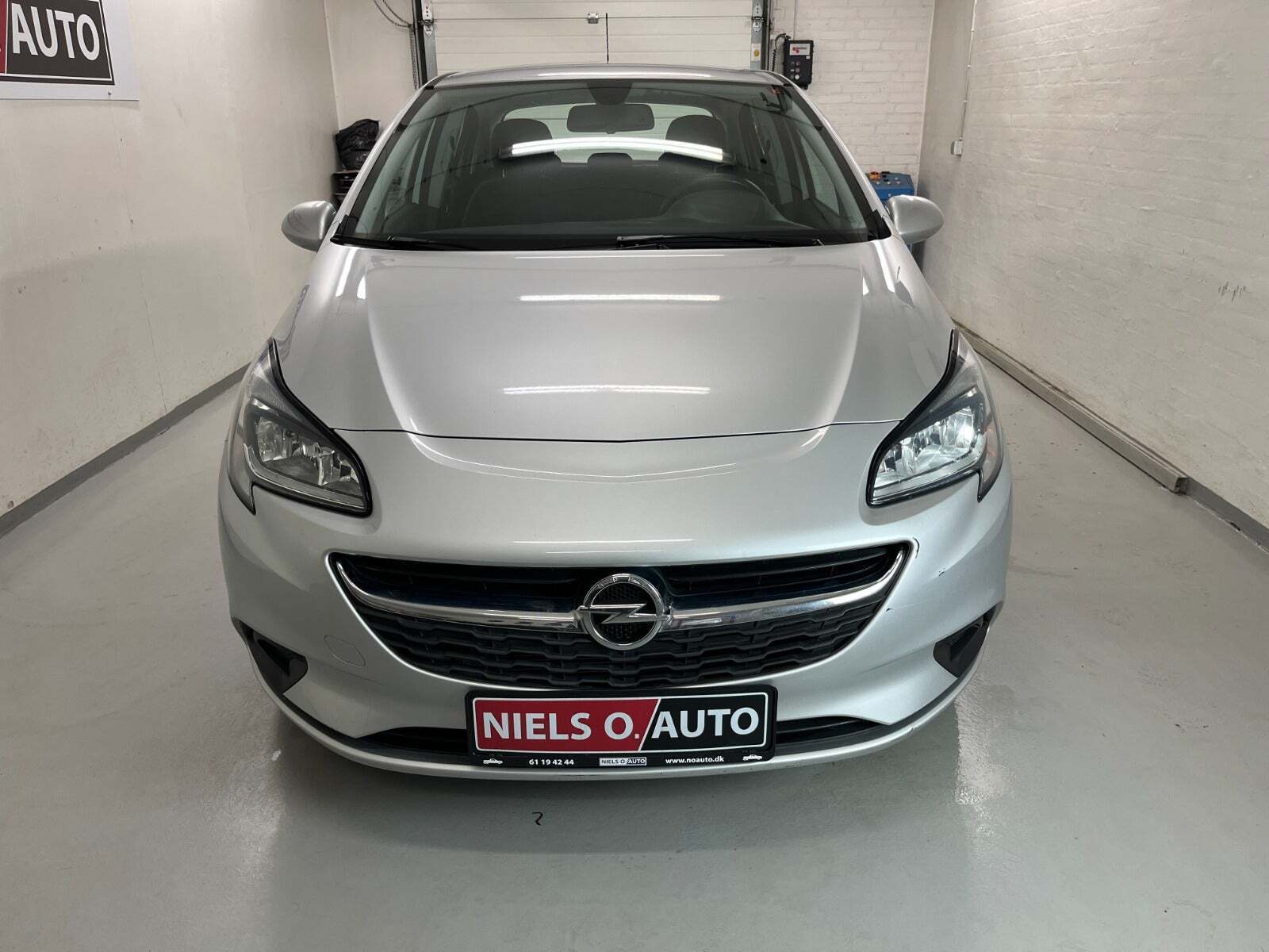 Sølv Opel Corsa fra 2016