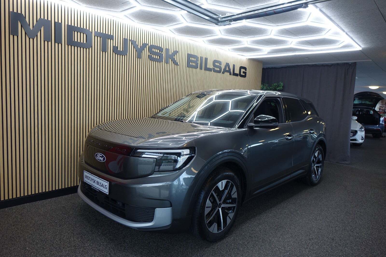 Ford Explorer 82 Select Extended Range