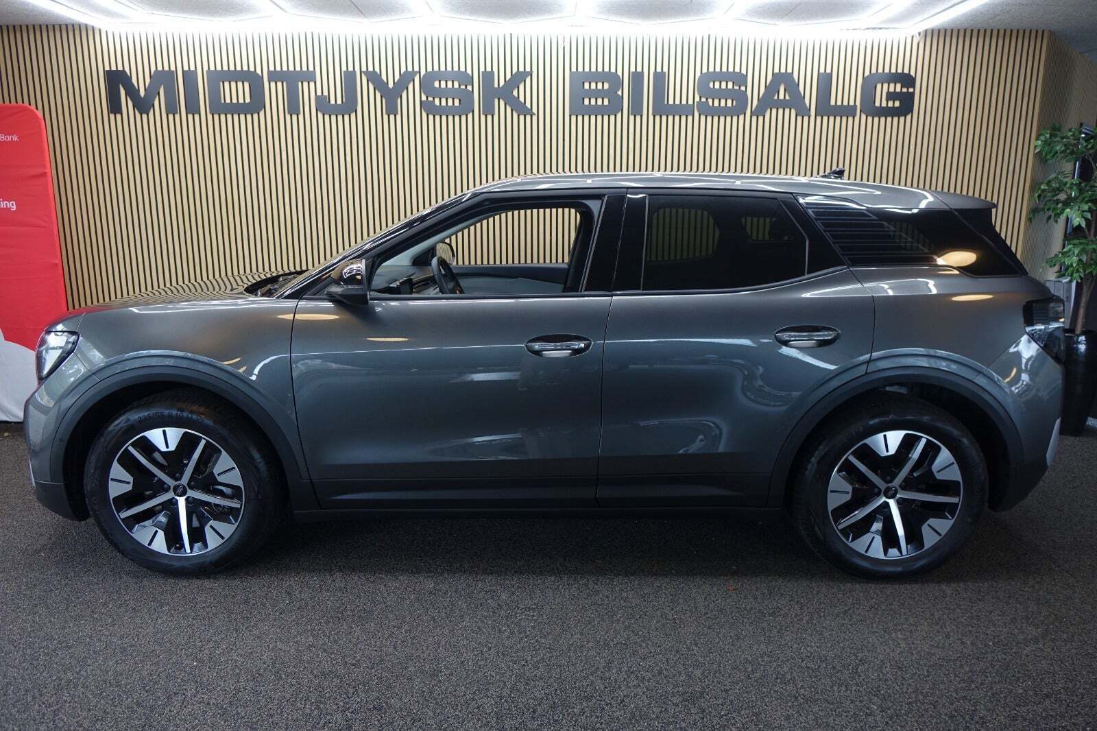 Ford Explorer 82 Select Extended Range