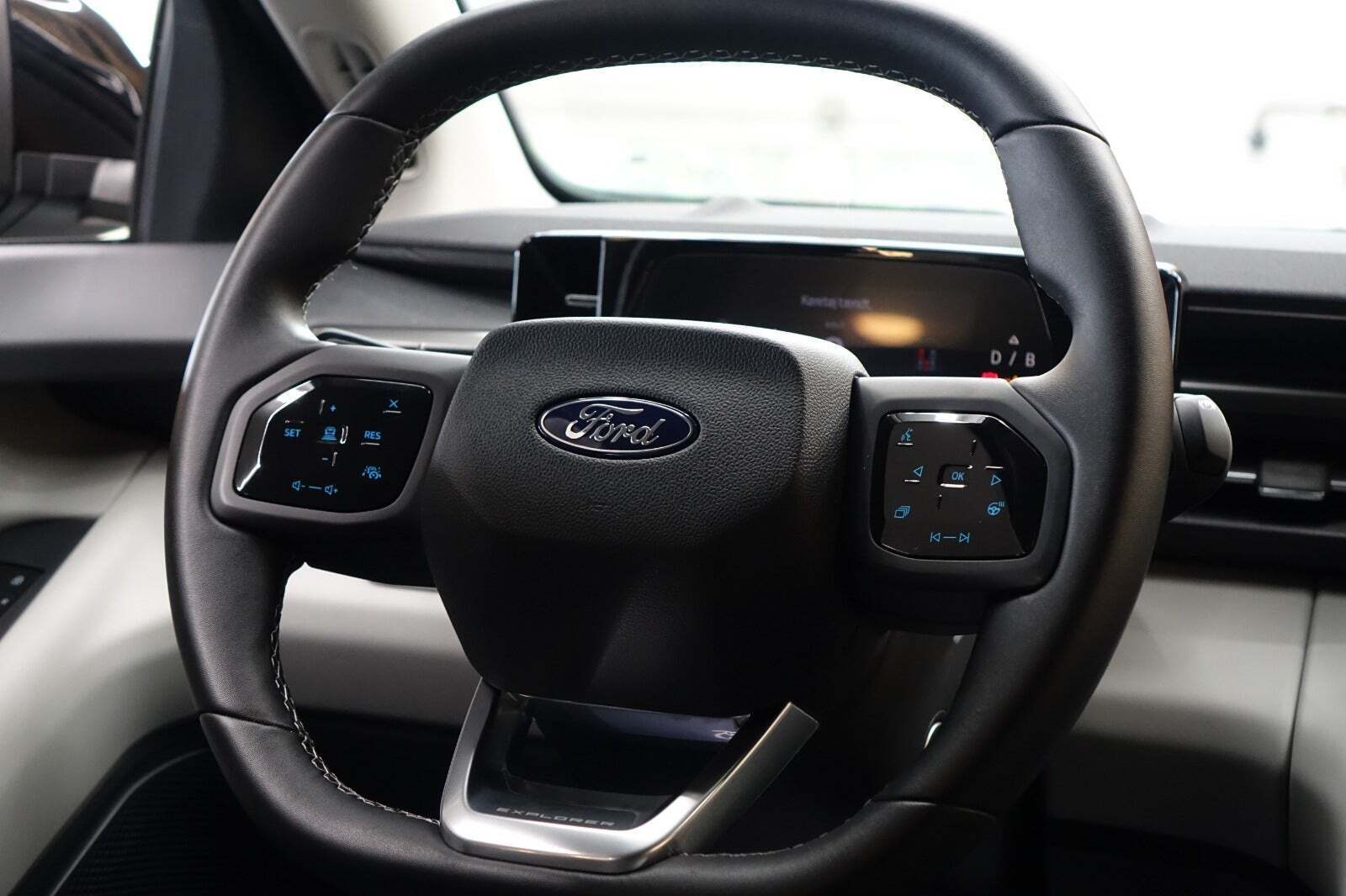 Ford Explorer 82 Select Extended Range