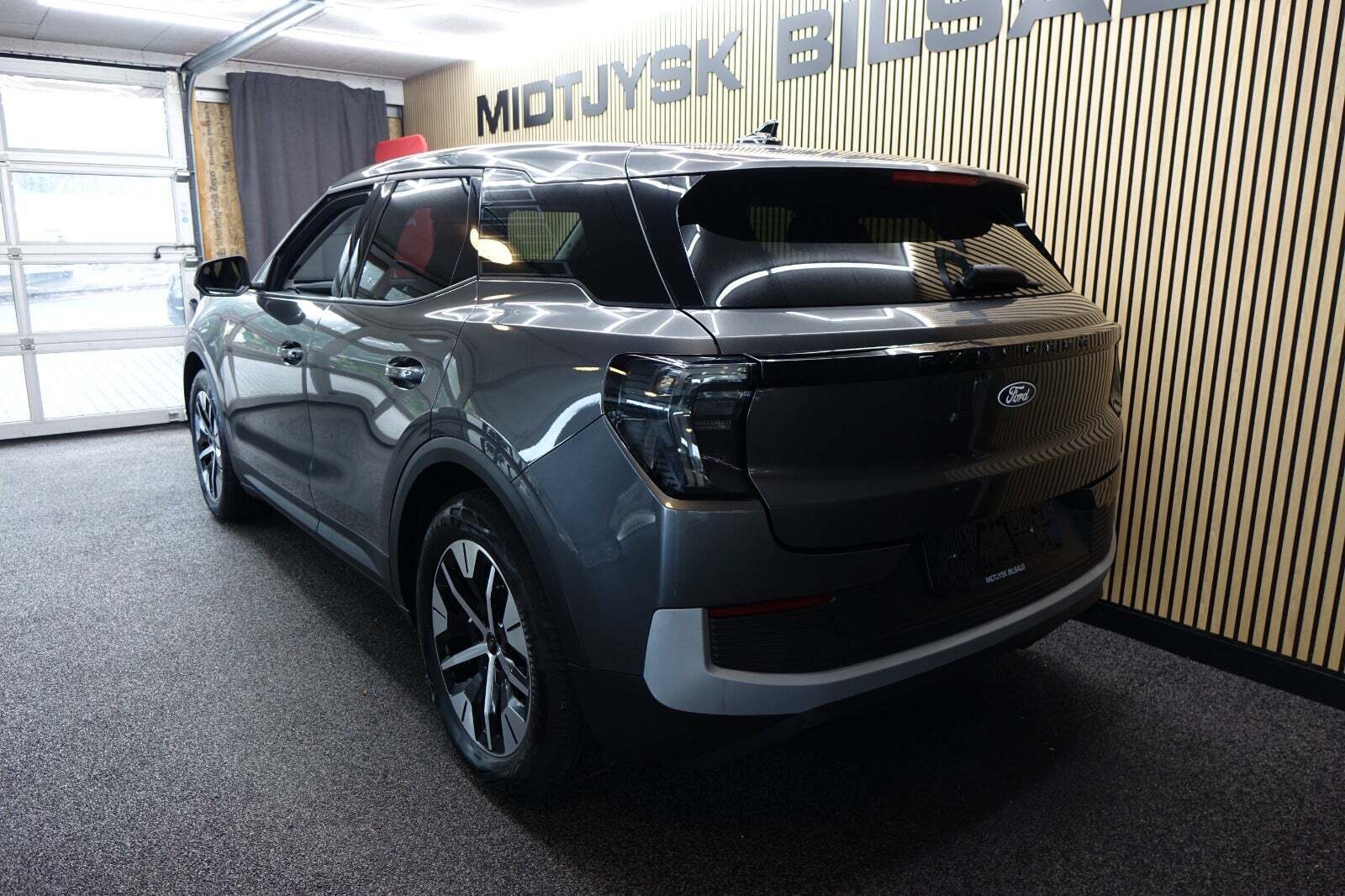 Grå Ford Explorer fra 2025