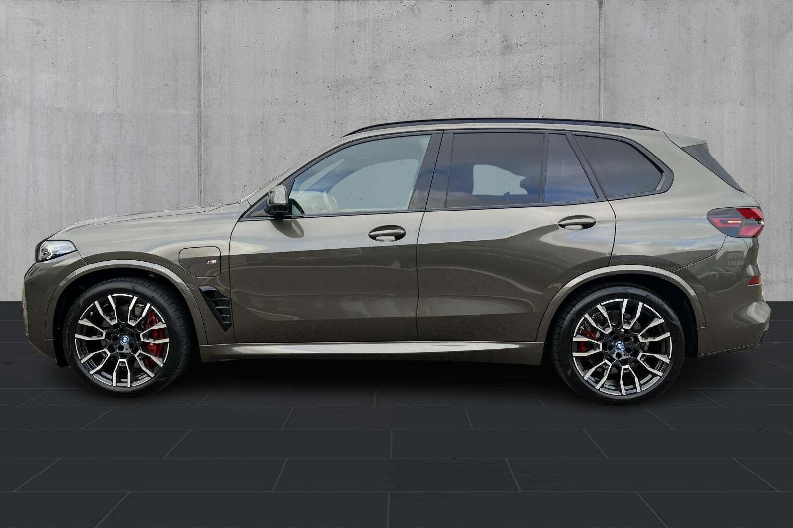 Grøn BMW X5 fra 2025