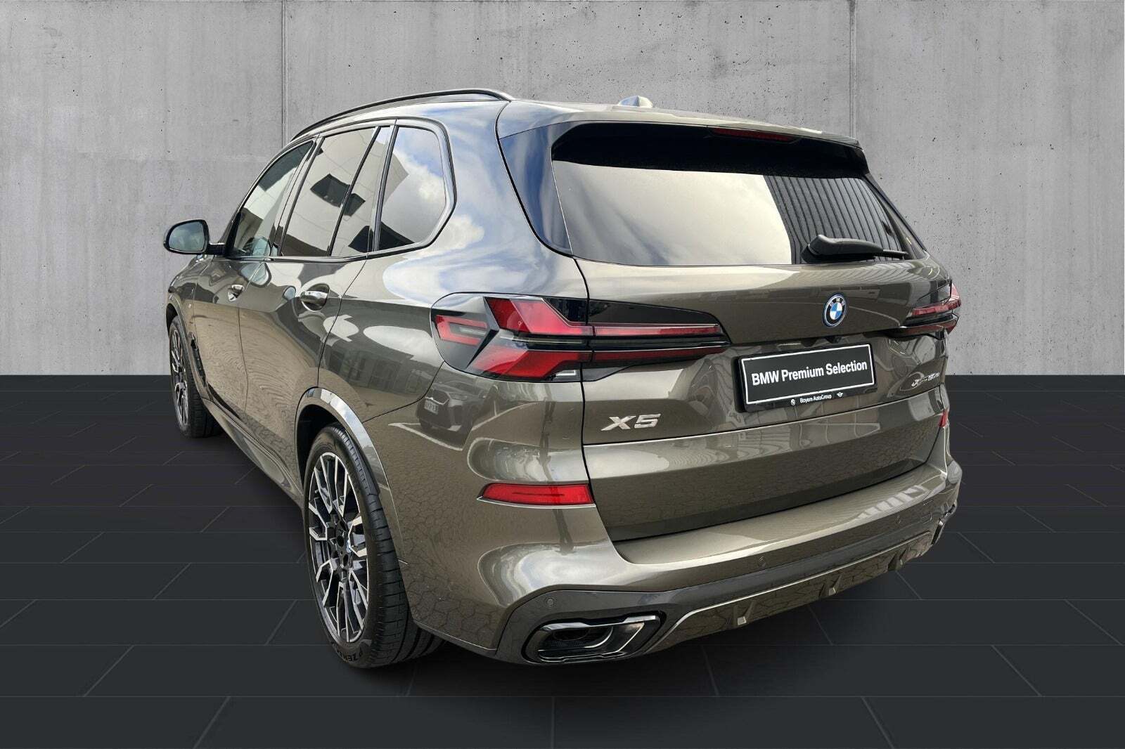 Grøn BMW X5 fra 2025