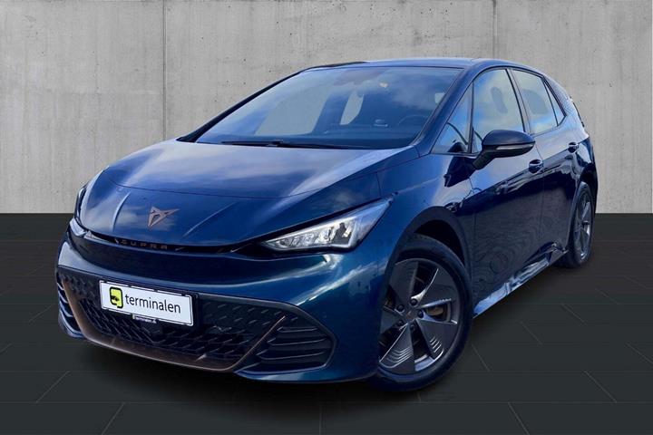 Blå Cupra Born fra 2022 set udefra
