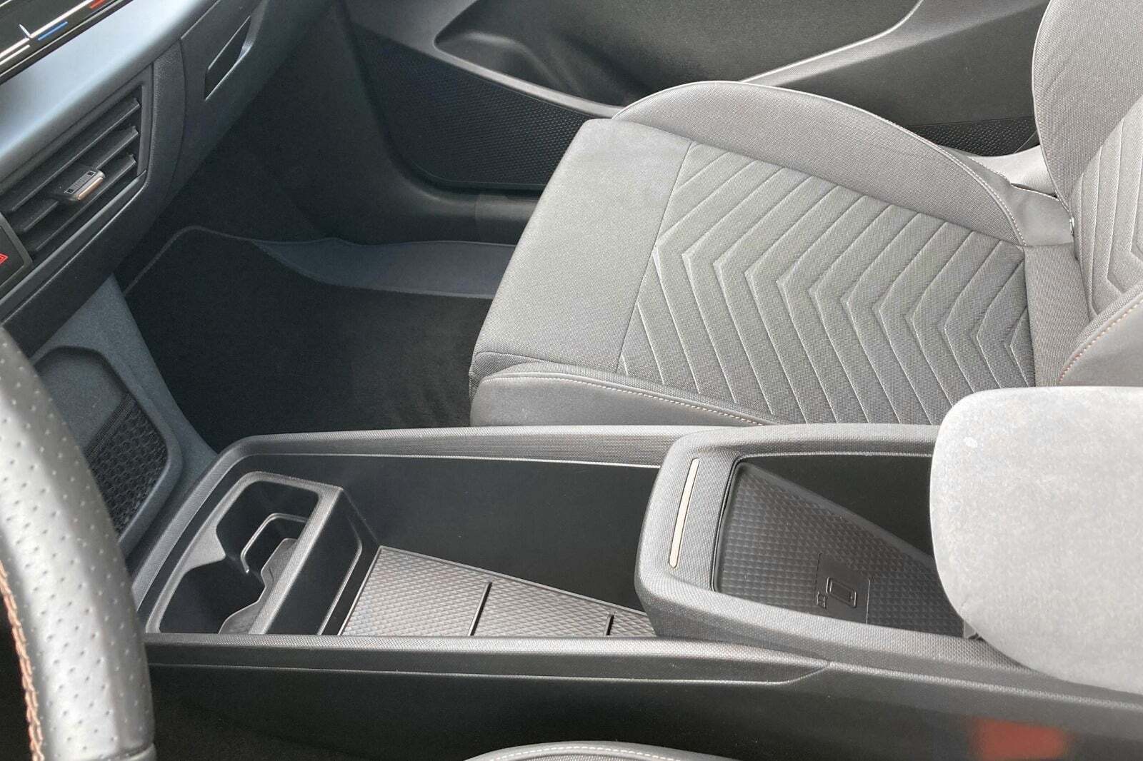 Blå Cupra Born fra 2022