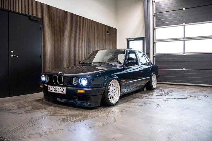 Grøn BMW 320i fra 1988
