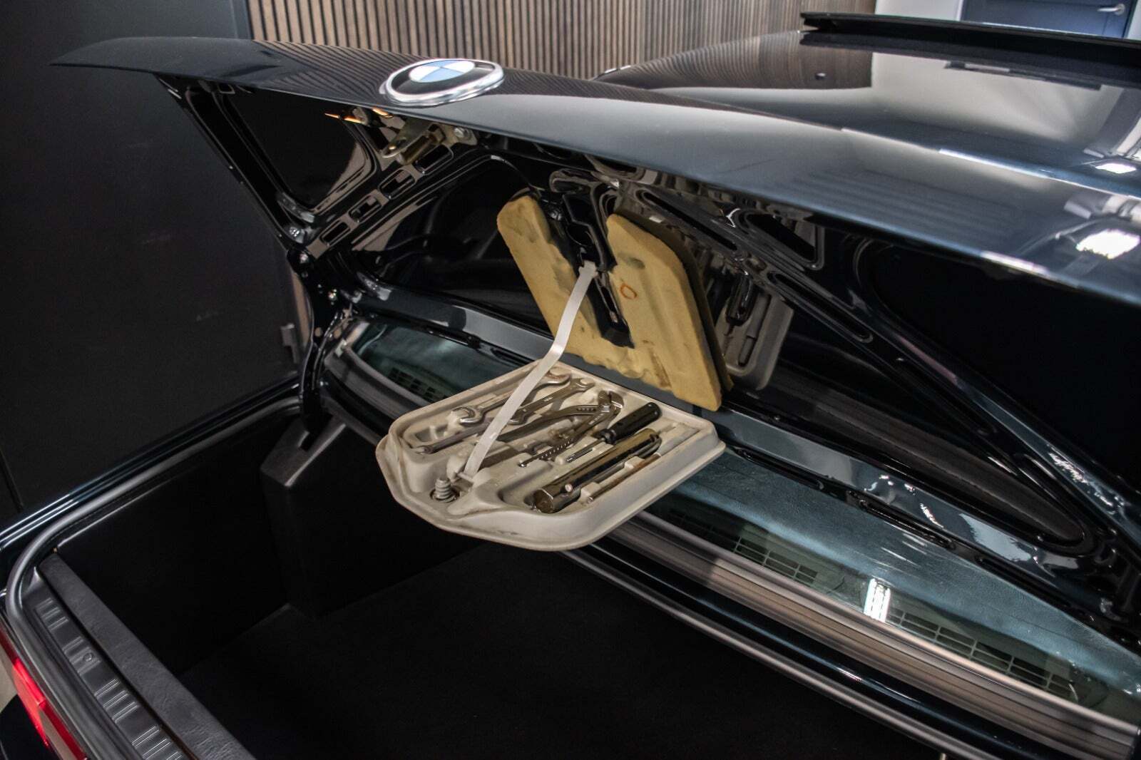 Grøn BMW 320i fra 1988