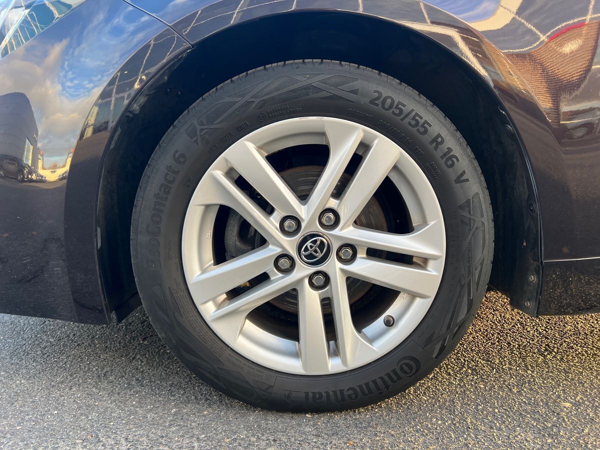 Brun Toyota Corolla fra 2019