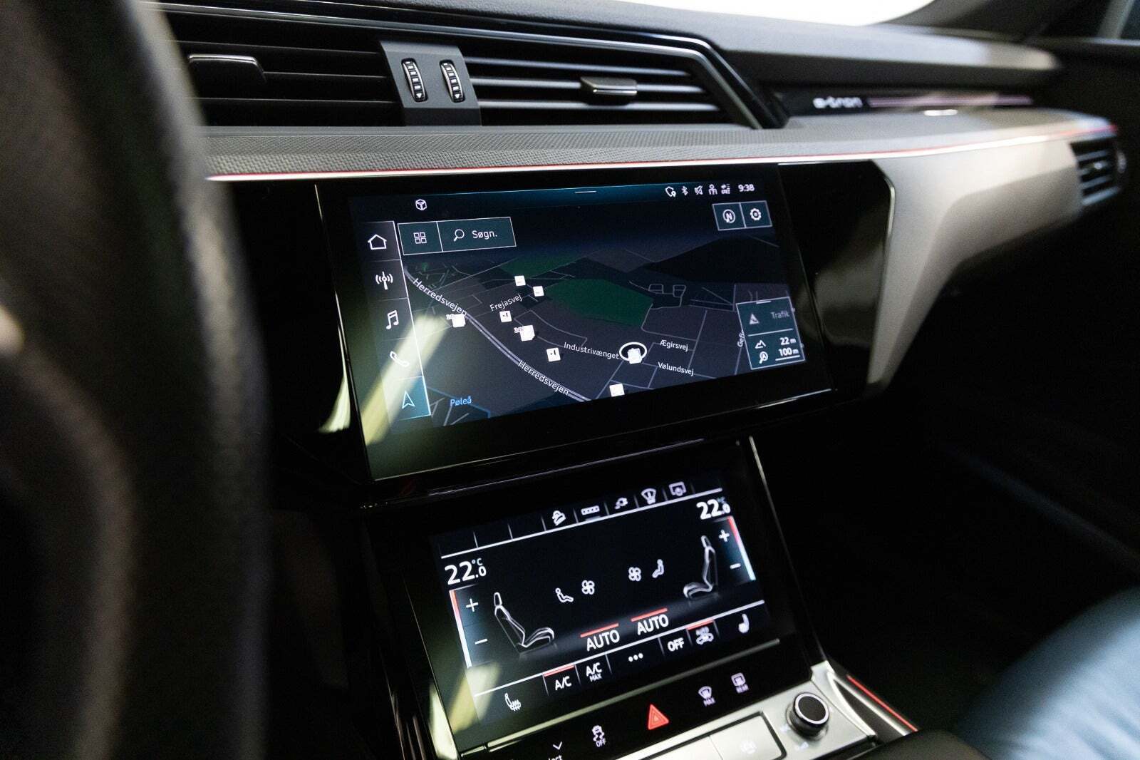 Hvid Audi e-tron fra 2022