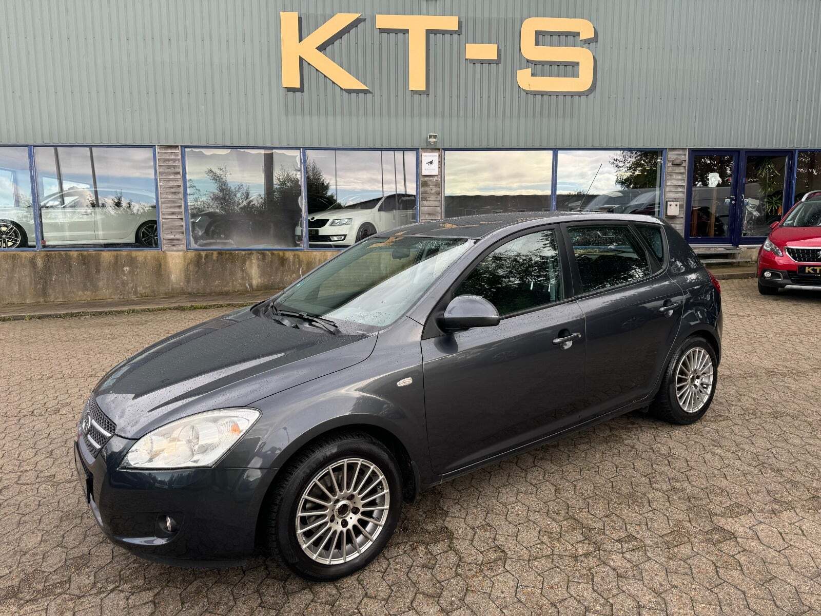 undefined Kia Ceed fra 2007 set udefra