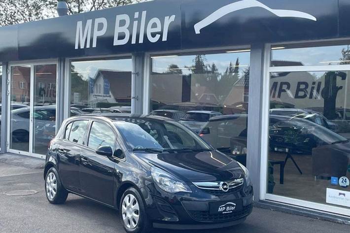 Sort Opel Corsa fra 2014