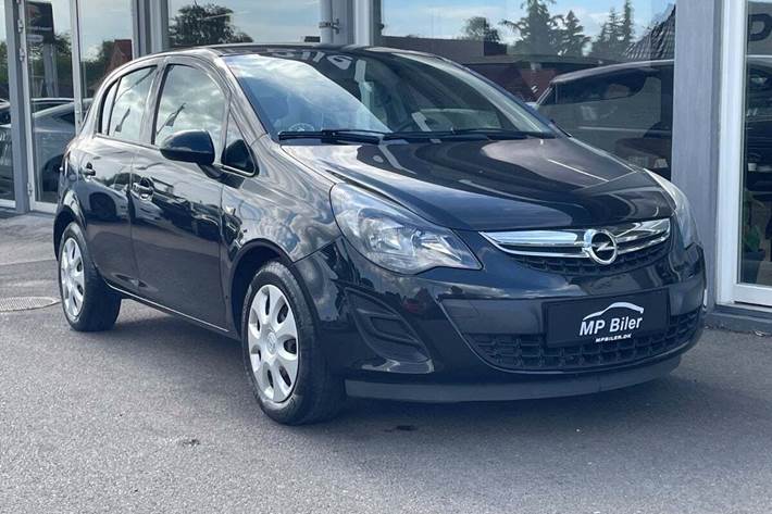 Sort Opel Corsa fra 2014