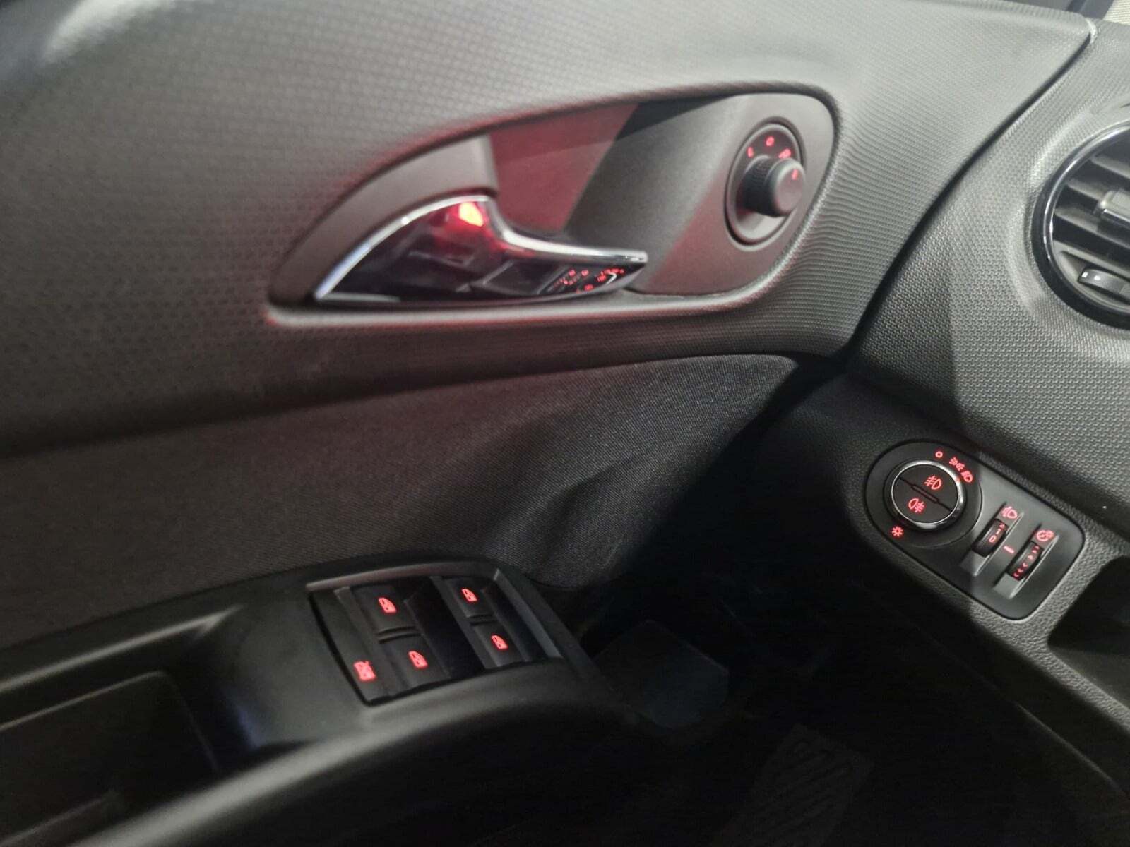 Blå Opel Meriva fra 2015