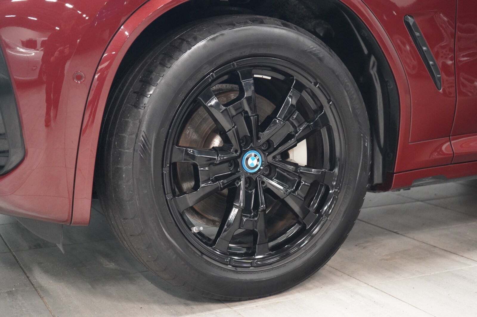 Rød BMW iX3 fra 2022