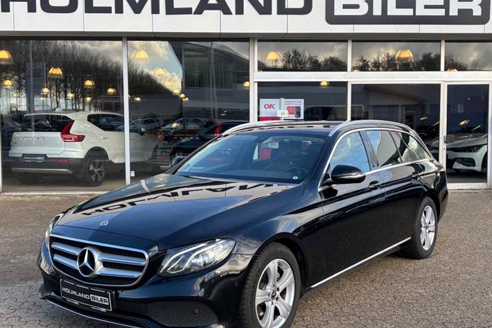 Sort Mercedes E220 d fra 2016 set udefra