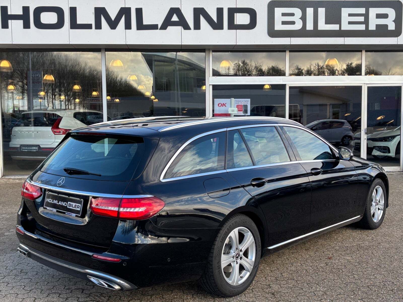 Sort Mercedes E220 d fra 2016