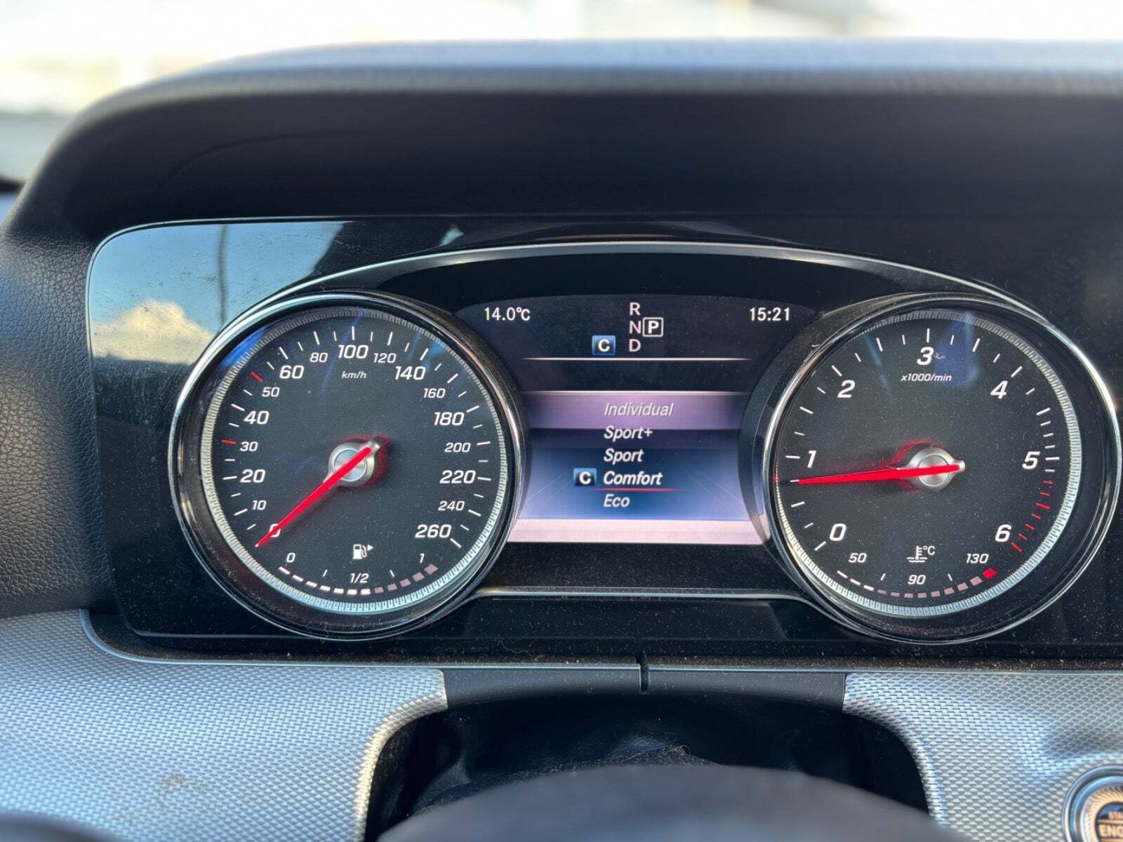 Sort Mercedes E220 d fra 2016