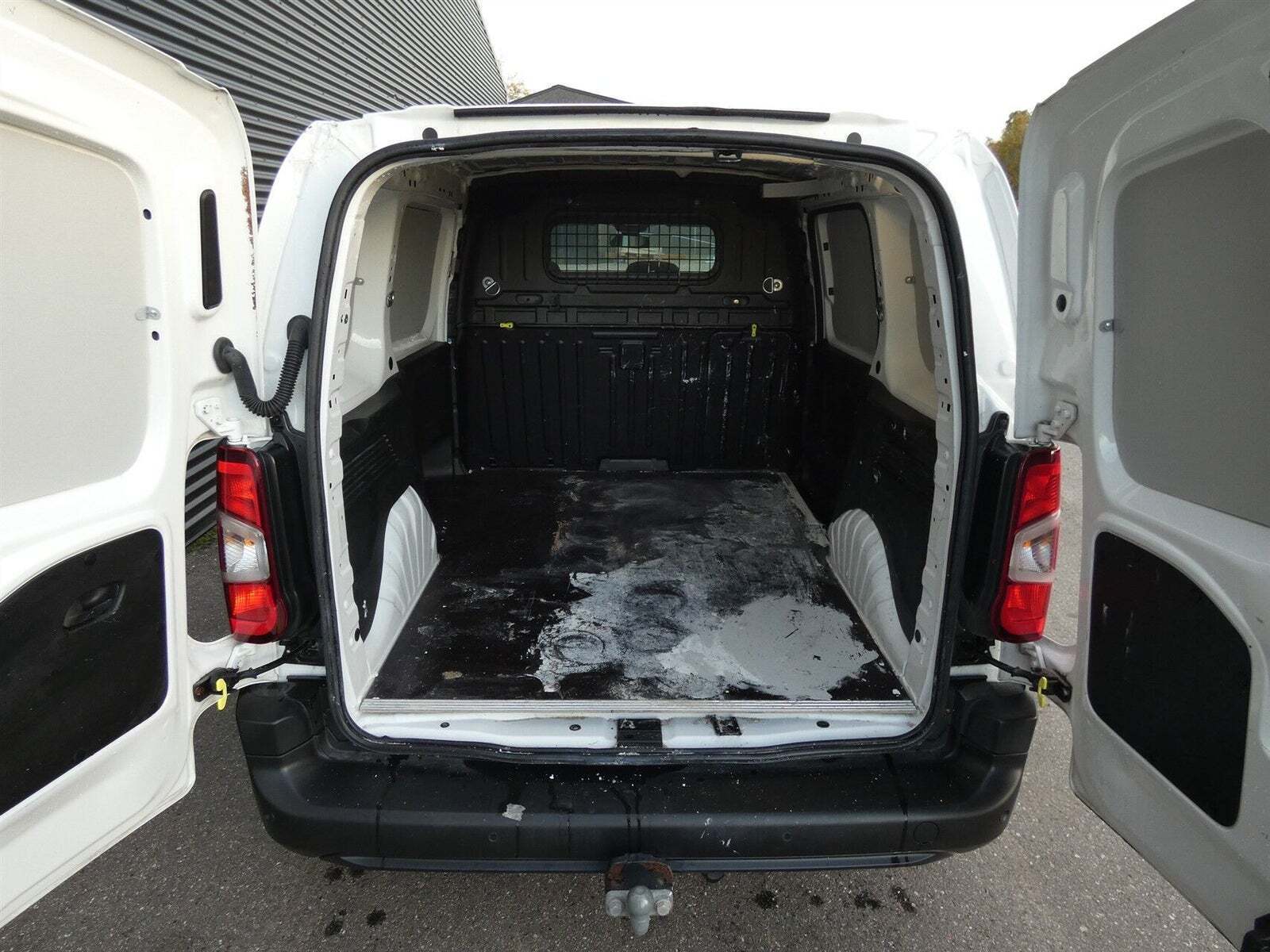 Hvid Peugeot Partner fra 2020