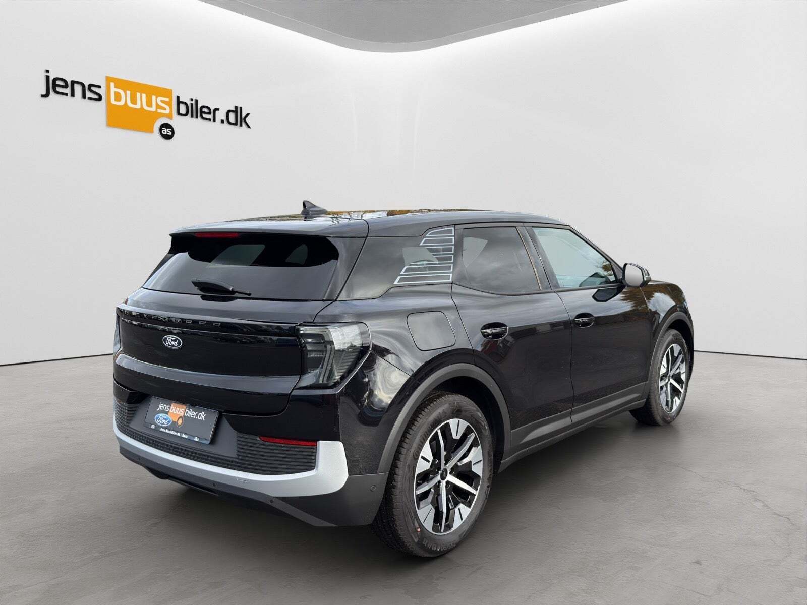 Ford Explorer 82 Select Extended Range