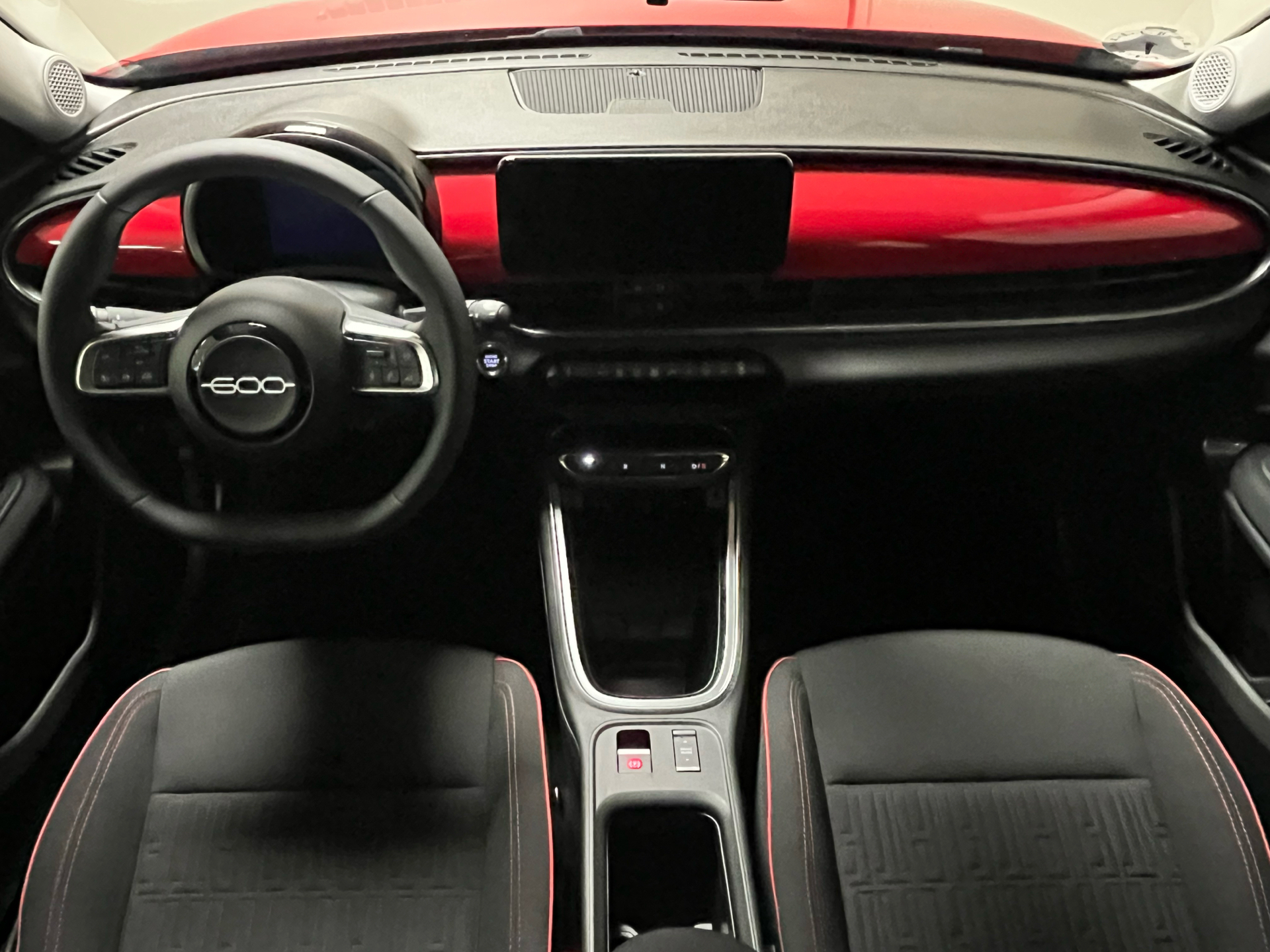 Rød Fiat 600e fra 2024