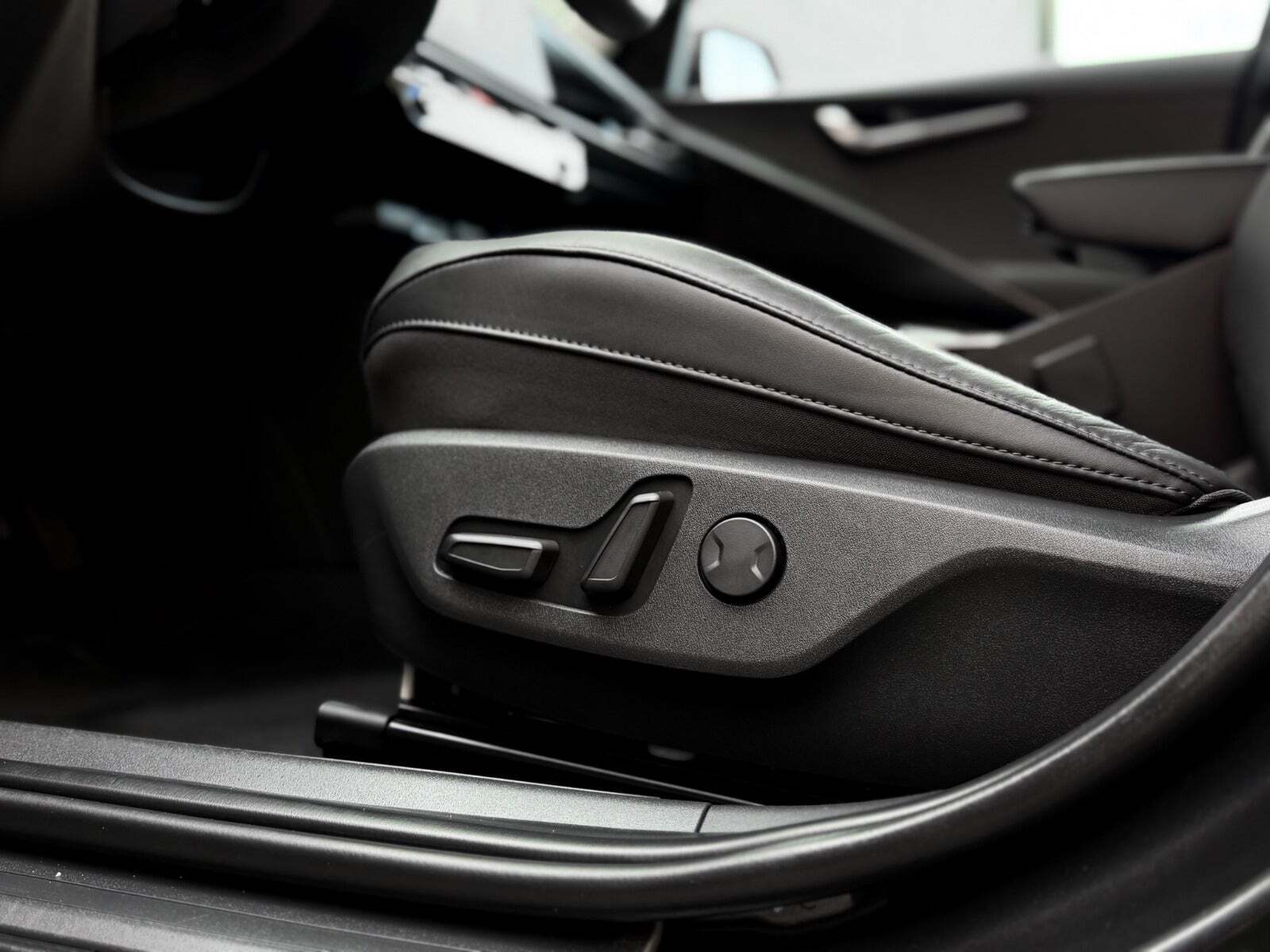 Grå Kia Niro fra 2022