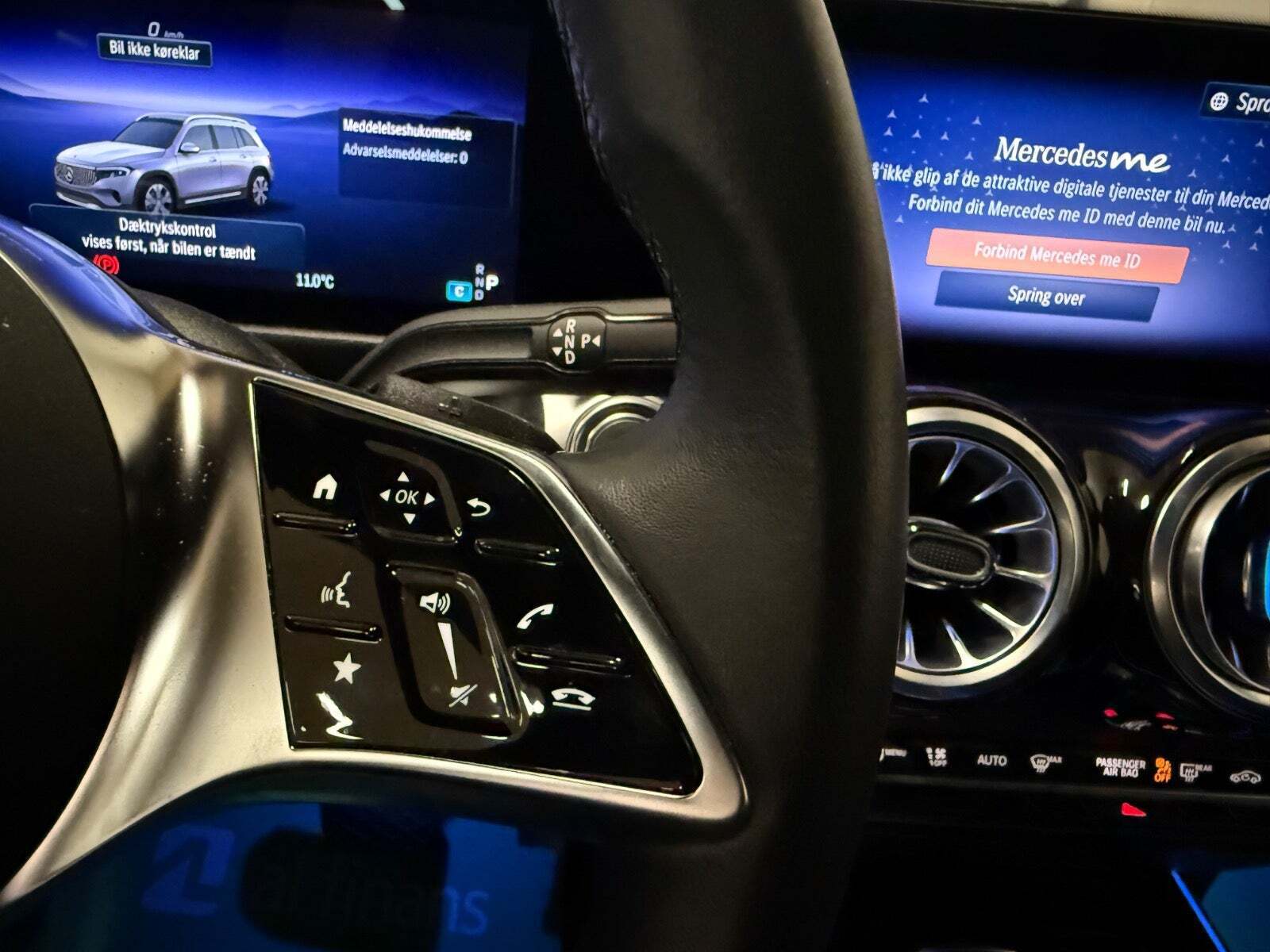 Sort Mercedes EQB250+ fra 2024