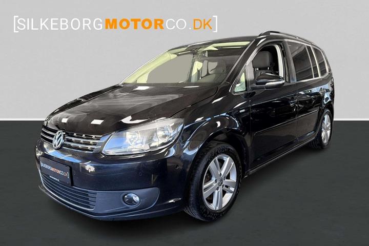 Sort VW Touran fra 2013 set udefra