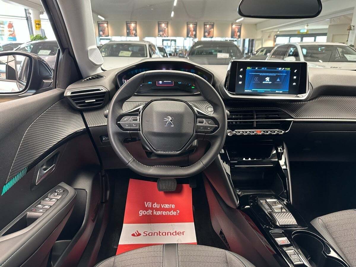 Grå Peugeot e-208 fra 2022