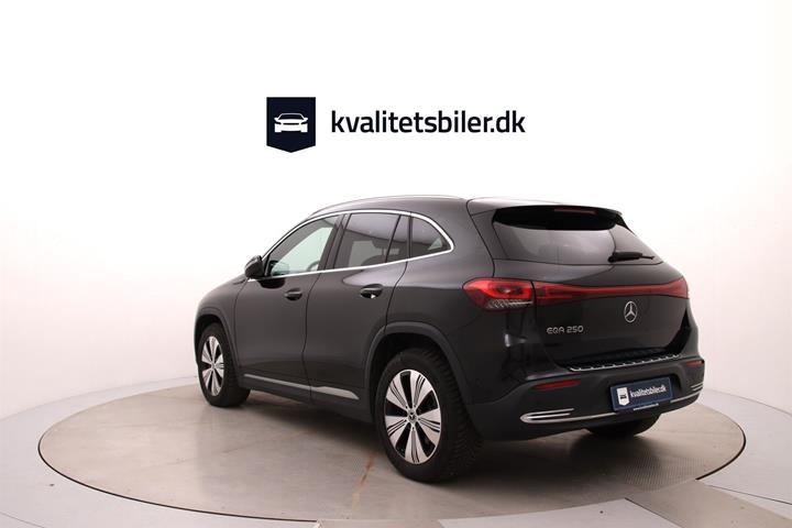 Sort Mercedes EQA250 fra 2023