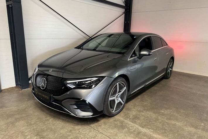 Grå Mercedes EQE350 fra 2023 set udefra