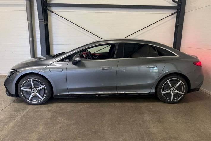 Grå Mercedes EQE350 fra 2023