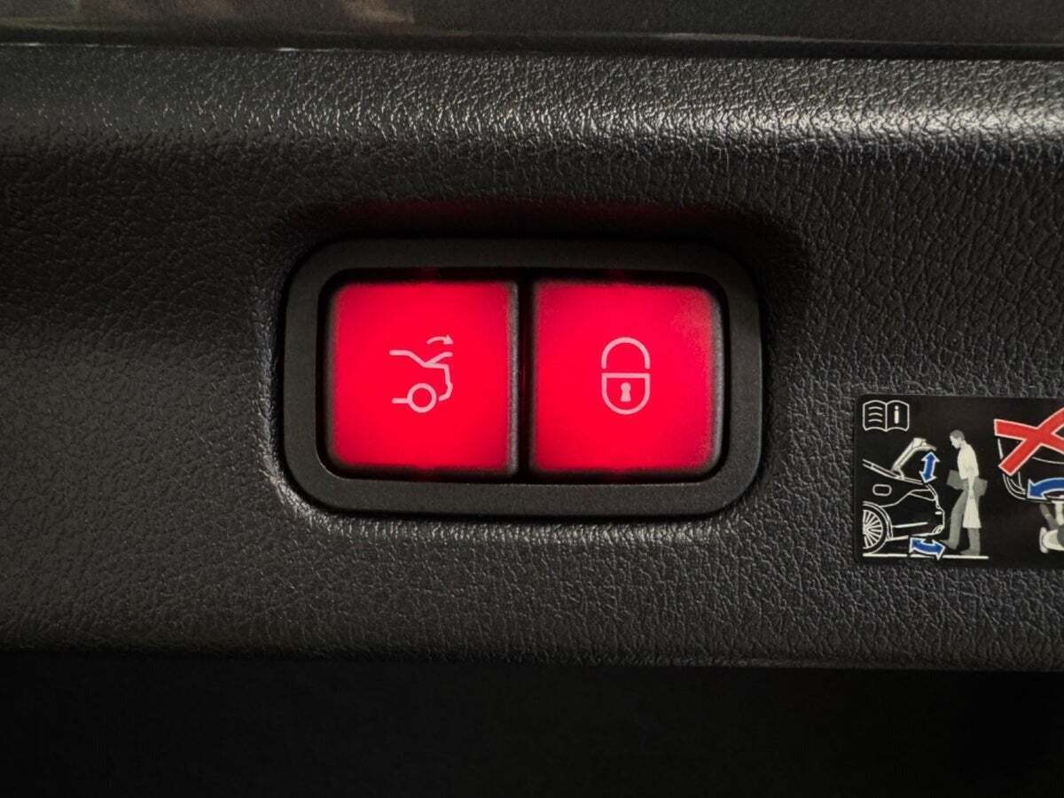 Grå Mercedes EQE350 fra 2023