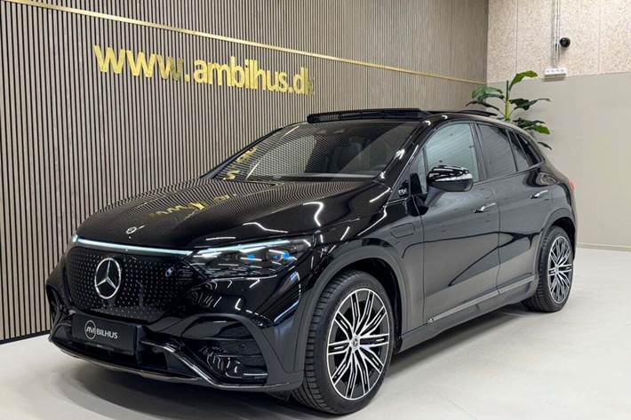 Sort Mercedes EQE350 SUV fra 2024 set udefra