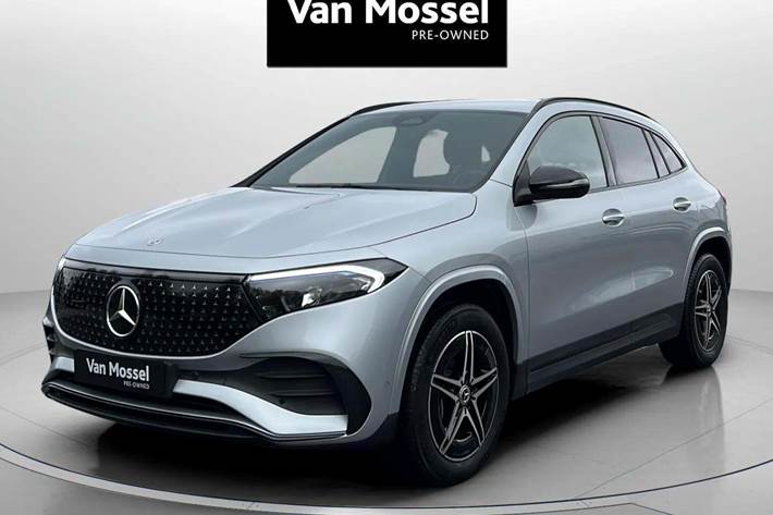 Sølv Mercedes EQA250+ fra 2025 set udefra