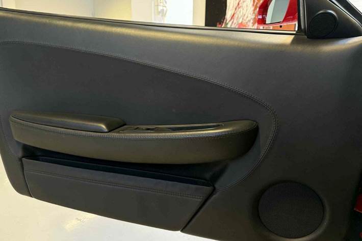 Rød Ferrari F430 fra 2006 set indefra