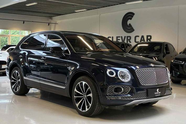 Blå Bentley Bentayga fra 2017 set udefra
