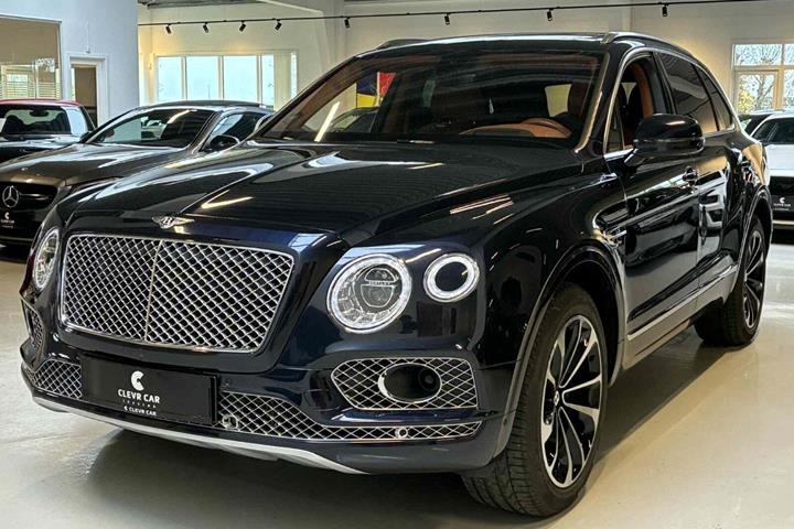 Blå Bentley Bentayga fra 2017 set udefra
