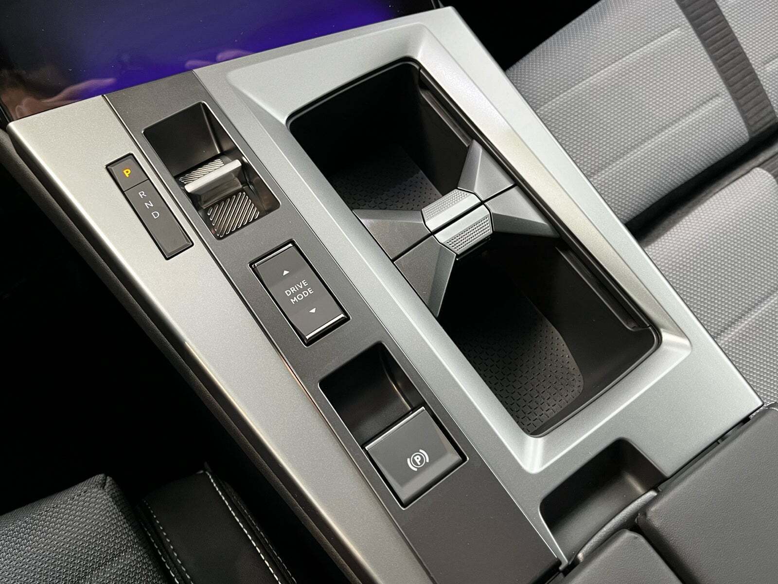 Grå Opel Grandland-e fra 2025