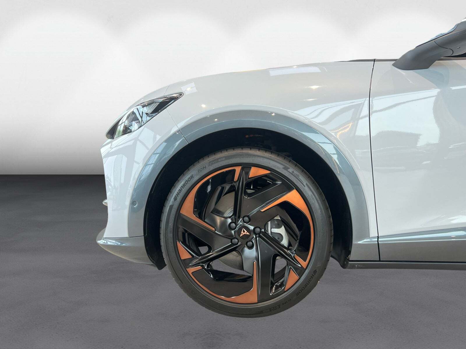 Hvid Cupra Tavascan fra 2025