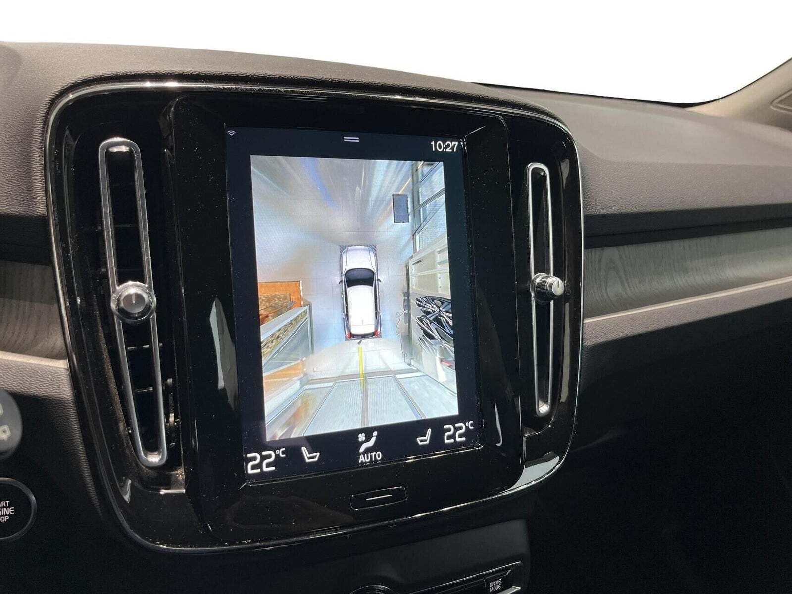 Blå Volvo XC40 fra 2021