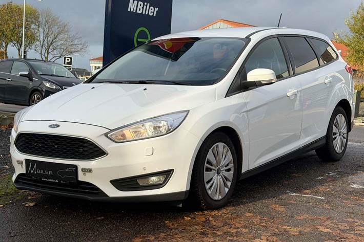 Hvid Ford Focus fra 2018 set udefra