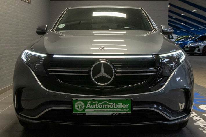 Grå Mercedes EQC400 fra 2020