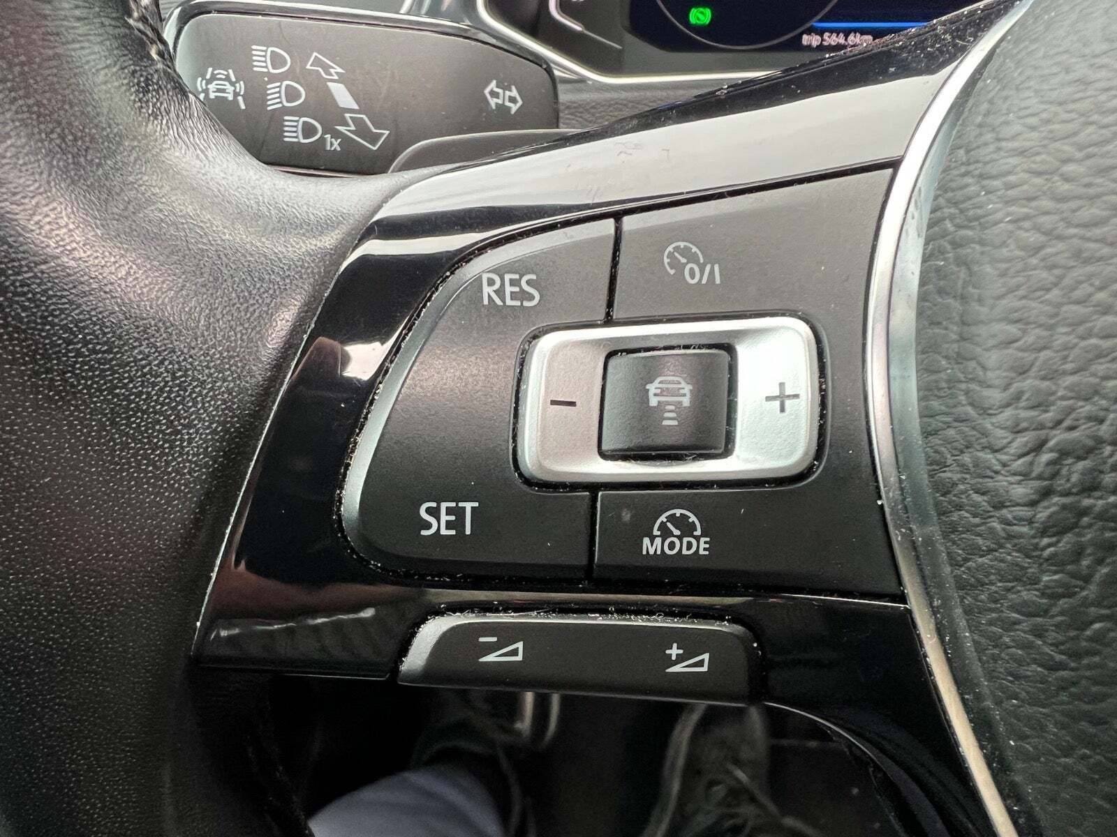 Grå VW T-Roc fra 2018